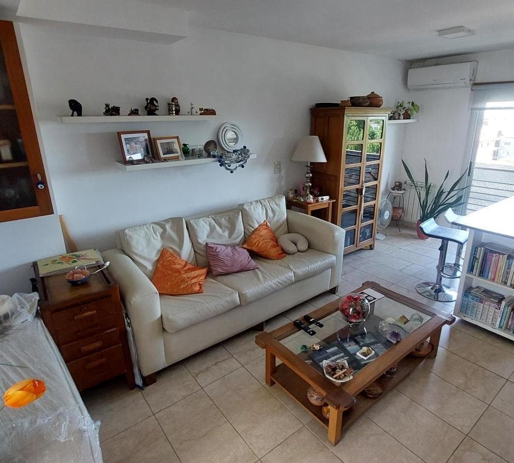 Apartment in Castelar 2 with a garage and terrace-balcony.
