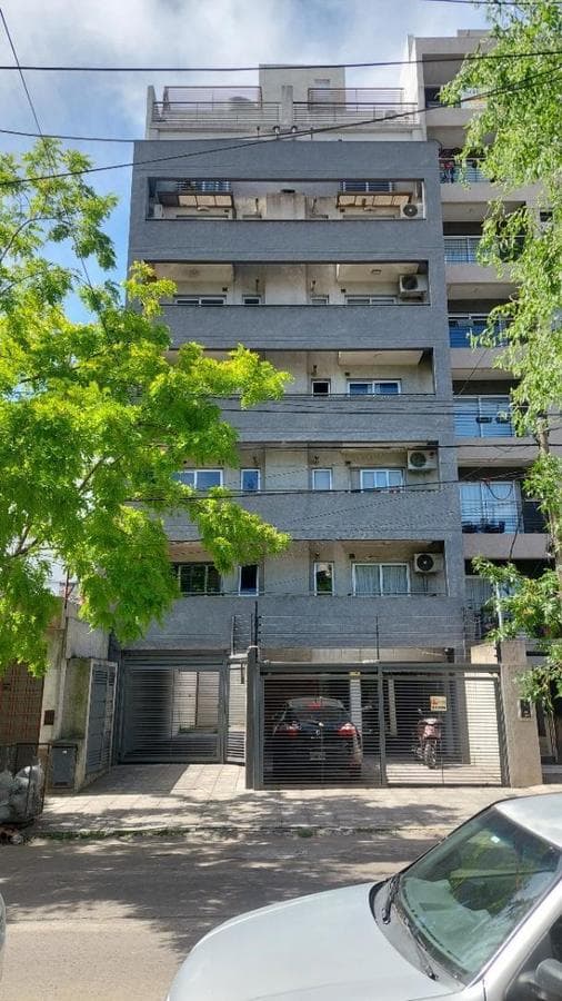 Apartment in Castelar 2 with a garage and terrace-balcony.