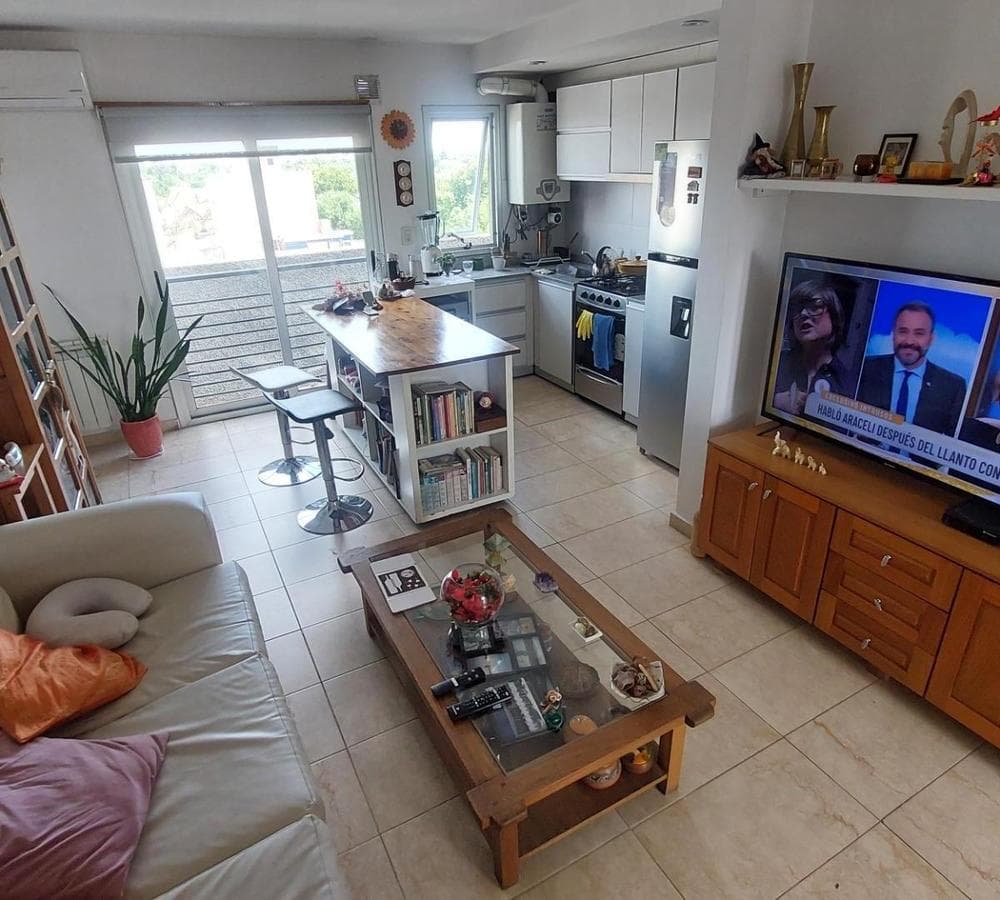 Apartment in Castelar 2 with a garage and terrace-balcony.