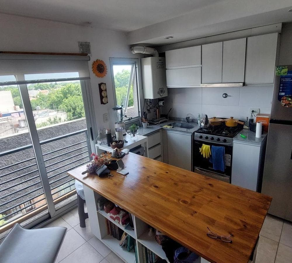 Apartment in Castelar 2 with a garage and terrace-balcony.
