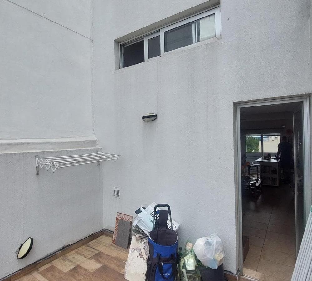Apartment in Castelar 2 with a garage and terrace-balcony.