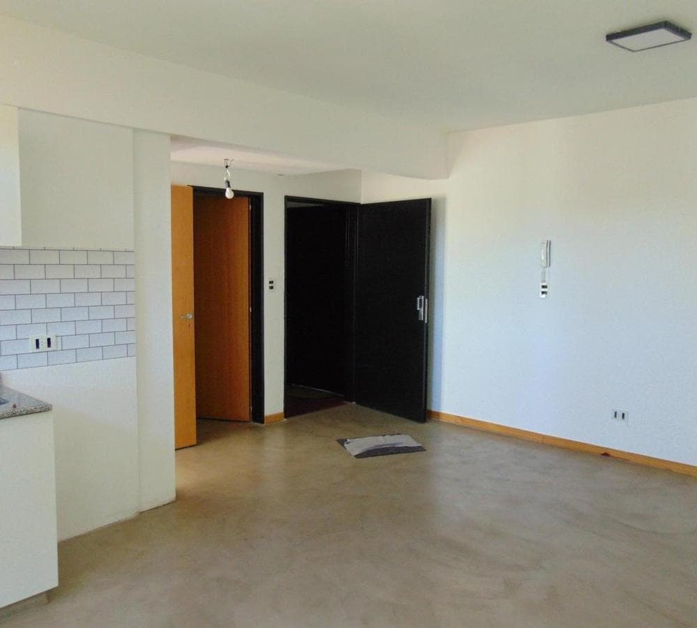 2nd-floor apartment | Elevator | Balcony | 2 blocks east of Chilavert