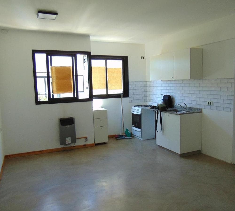 2nd-floor apartment | Elevator | Balcony | 2 blocks east of Chilavert