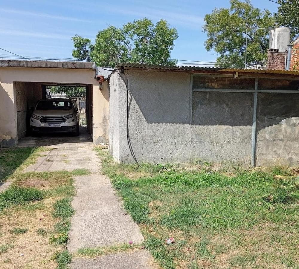 3-ROOM HOUSE FOR SALE WITH RENTAL APARTMENTS IN MORENO