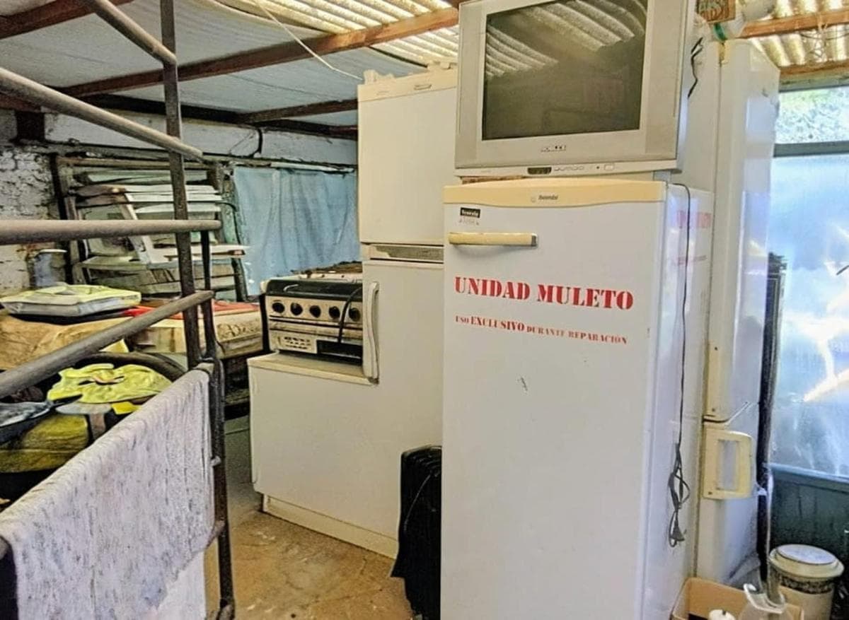 3-ROOM HOUSE FOR SALE WITH RENTAL APARTMENTS IN MORENO
