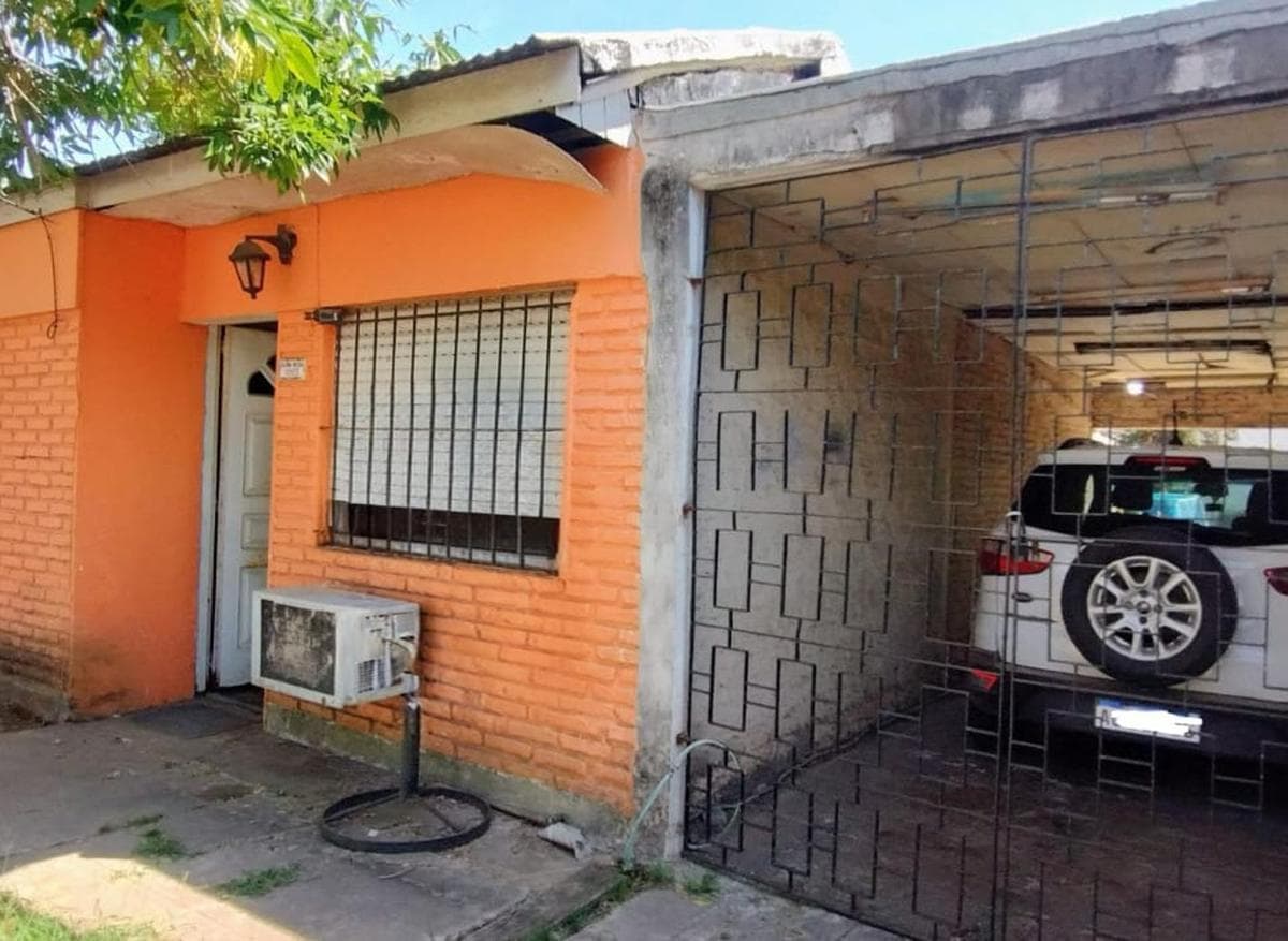 3-ROOM HOUSE FOR SALE WITH RENTAL APARTMENTS IN MORENO