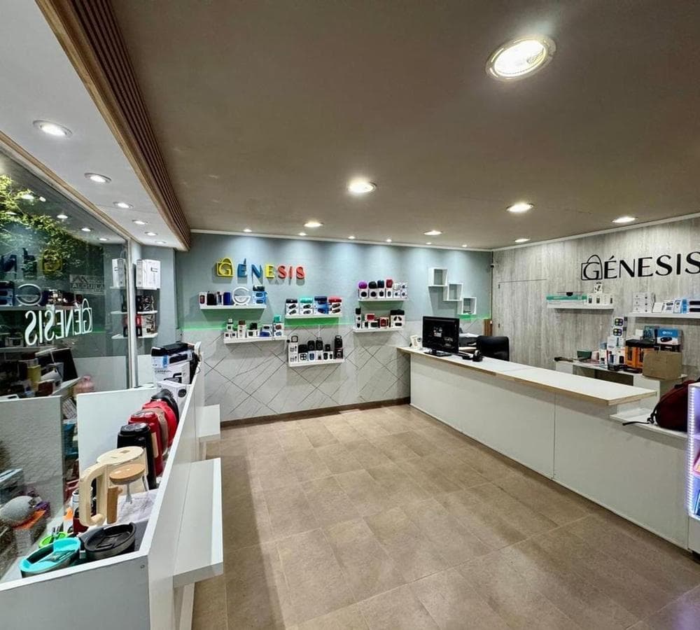 House + 2 commercial spaces in the heart of Montegrande
