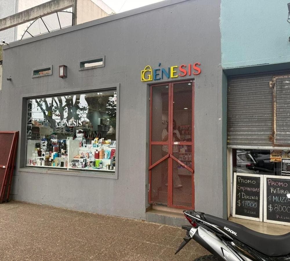 House + 2 commercial spaces in the heart of Montegrande