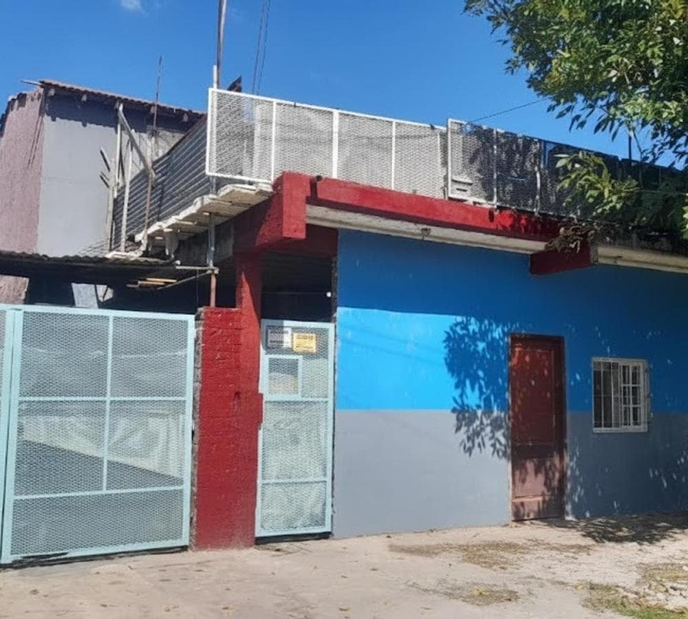 Two-story house in Moreno with commercial space...!!!