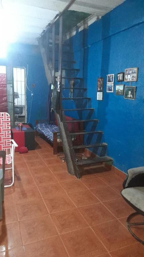 Two-story house in Moreno with commercial space...!!!