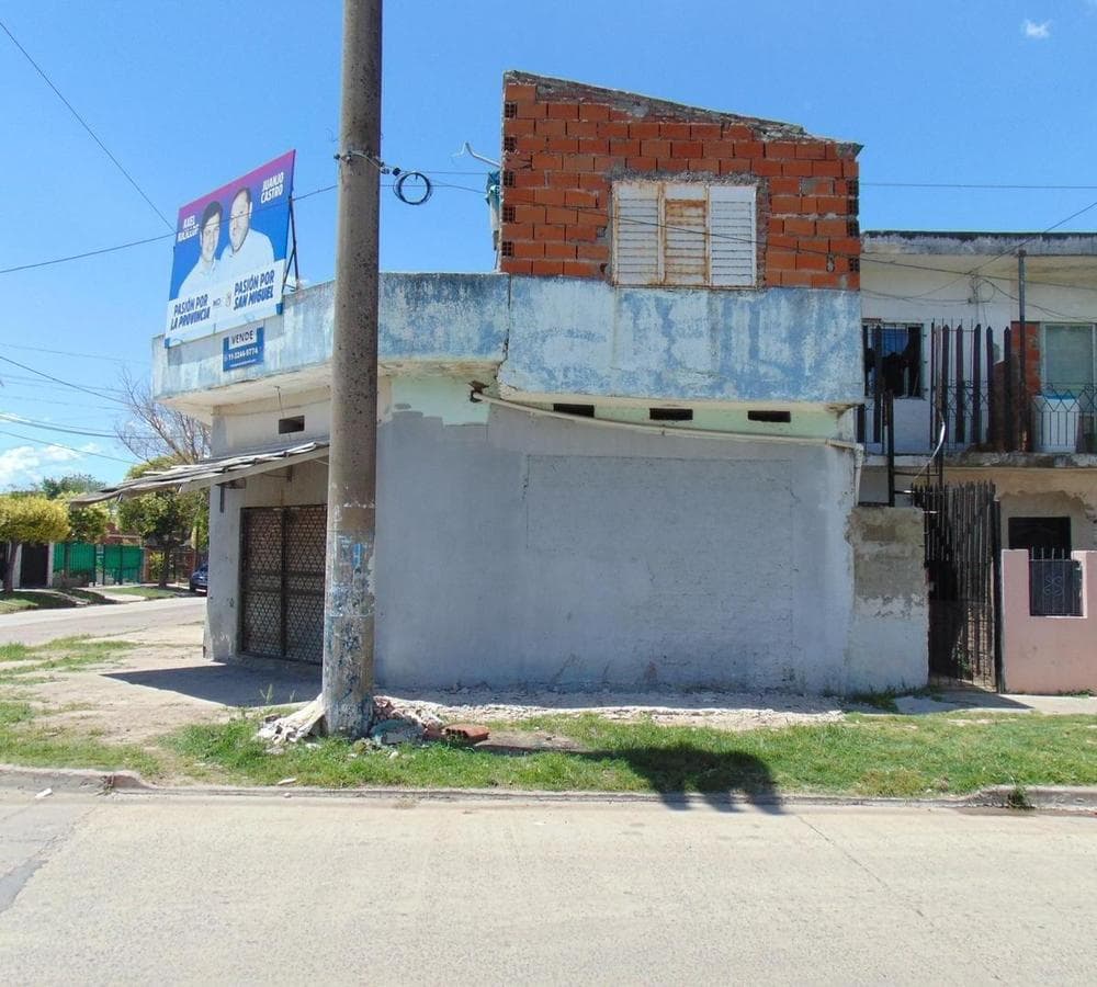 House with Commercial Space in San Miguel