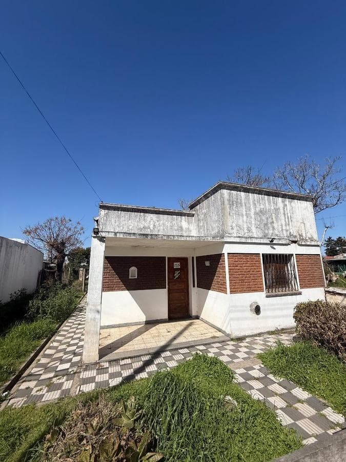 House for sale in Torres, Luján.