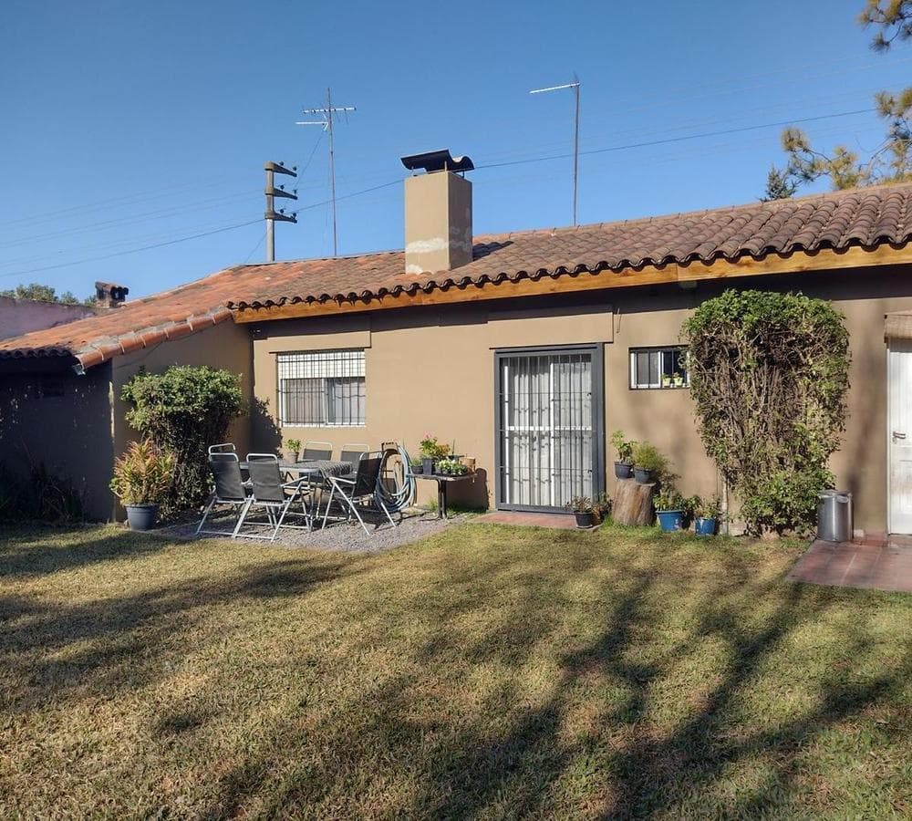 FOR SALE: 4-room house, garage, SWIMMING POOL, and BARBECUE AREA