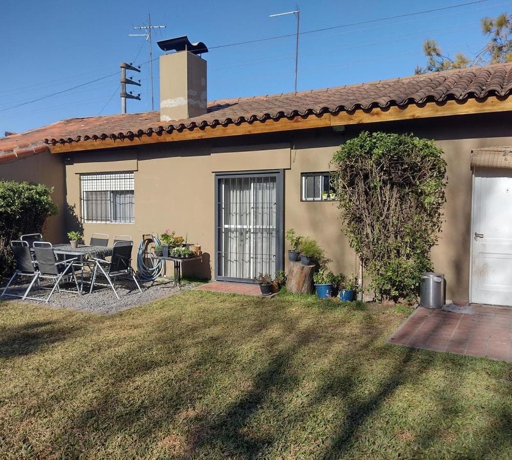 FOR SALE: 4-room house, garage, SWIMMING POOL, and BARBECUE AREA