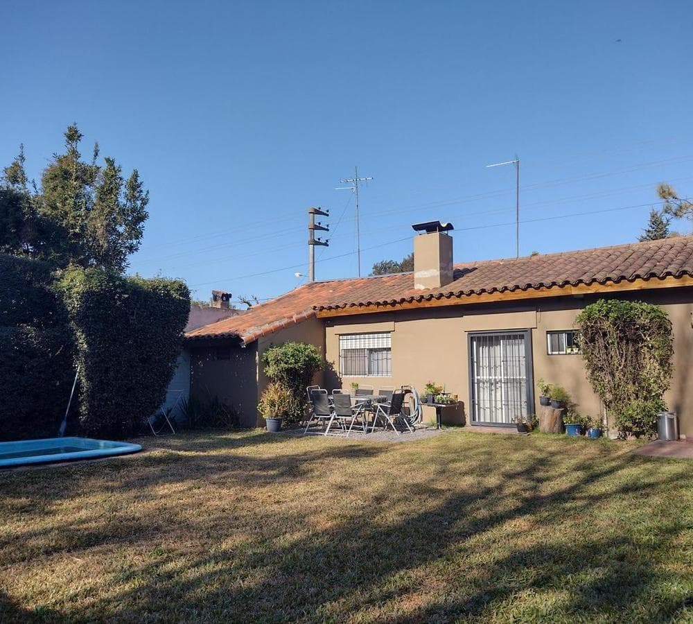 FOR SALE: 4-room house, garage, SWIMMING POOL, and BARBECUE AREA