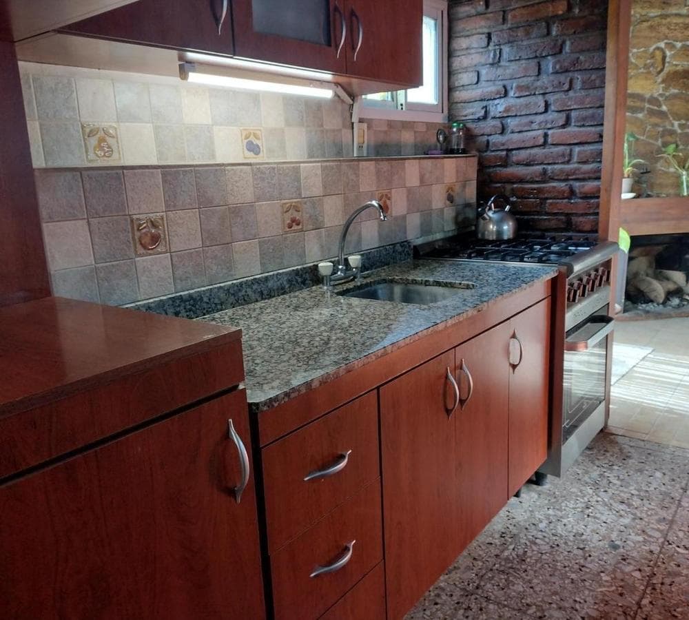 FOR SALE: 4-room house, garage, SWIMMING POOL, and BARBECUE AREA