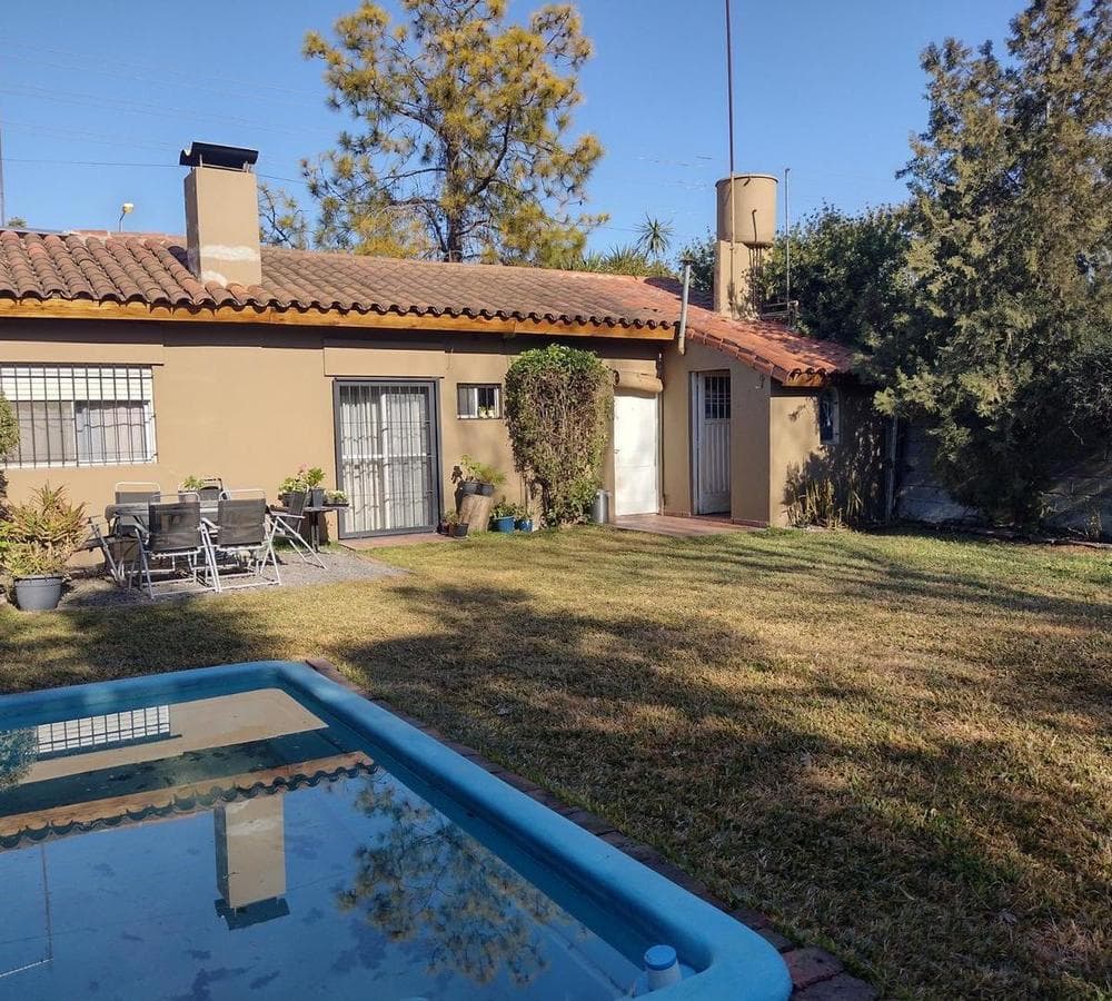 FOR SALE: 4-room house, garage, SWIMMING POOL, and BARBECUE AREA