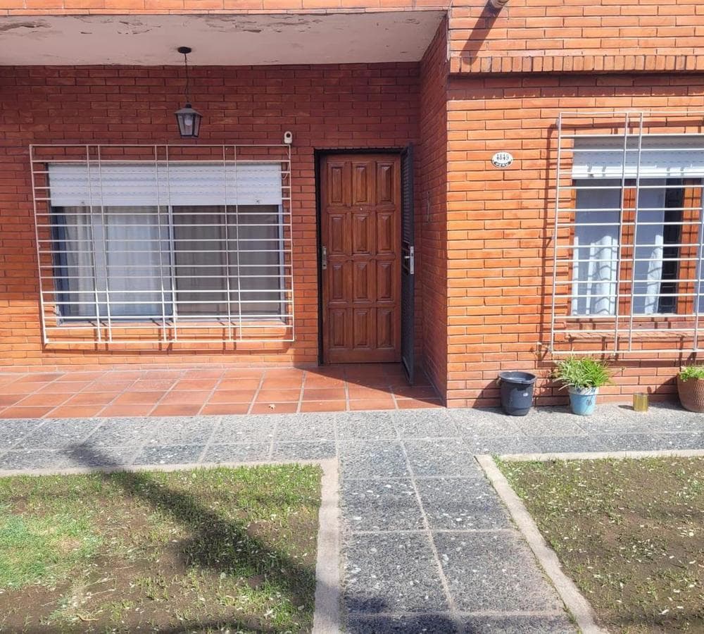 4-ROOM HOUSE FOR SALE WITH GARDEN IN MORENO