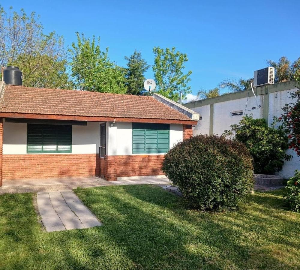 3-room house - 450-meter lot in General Rodriguez