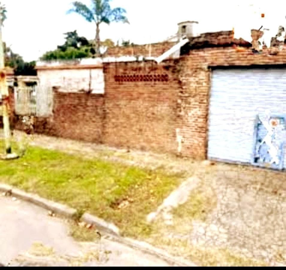 HOUSE FOR SALE IN NEED OF RENOVATION, 4 ROOMS, HAEDO