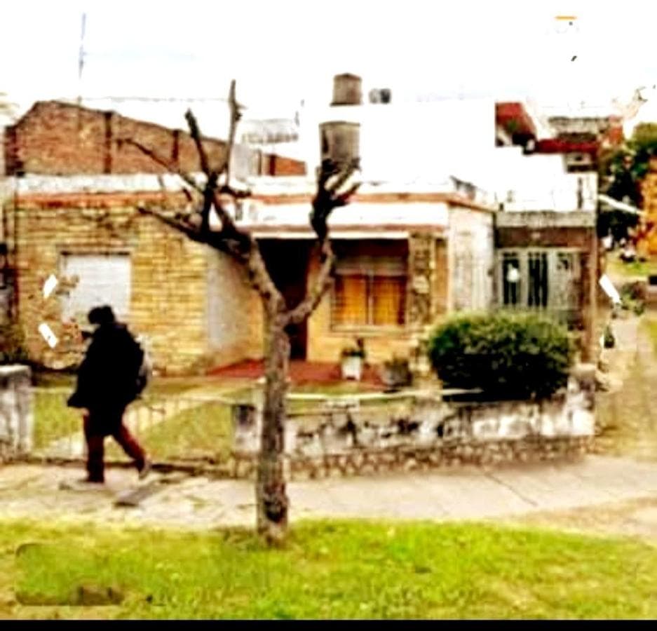 HOUSE FOR SALE IN NEED OF RENOVATION, 4 ROOMS, HAEDO