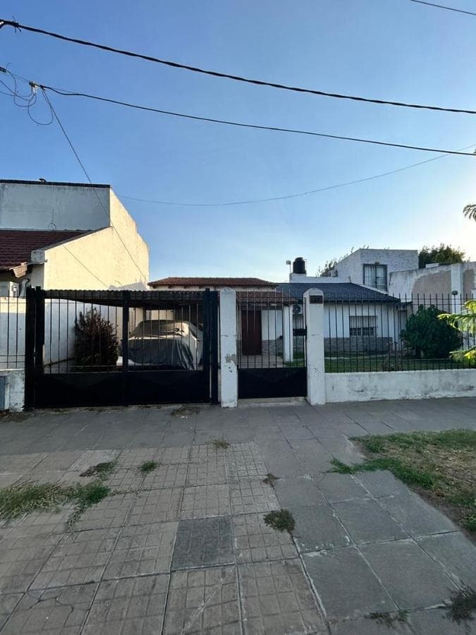 HOUSE + GARAGE FOR SALE IN MERCEDES
