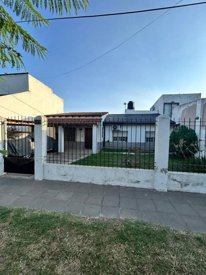 HOUSE + GARAGE FOR SALE IN MERCEDES