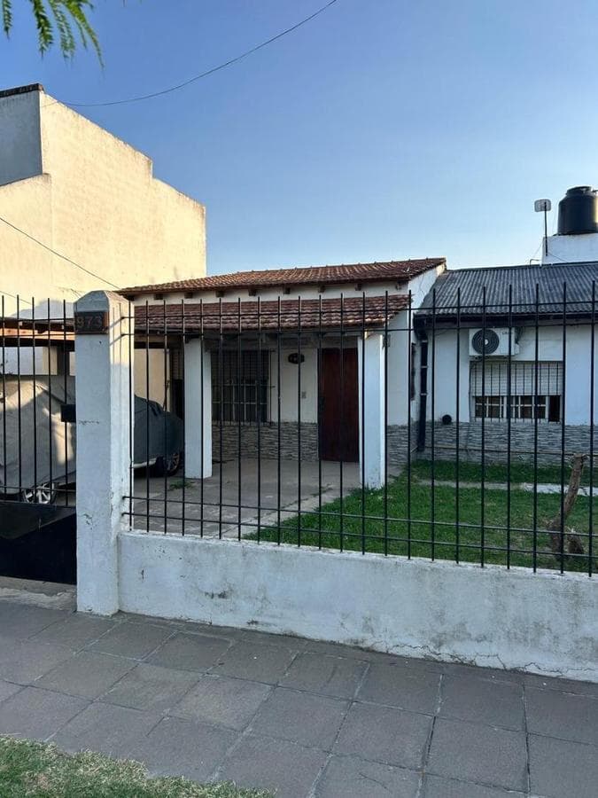 HOUSE + GARAGE FOR SALE IN MERCEDES