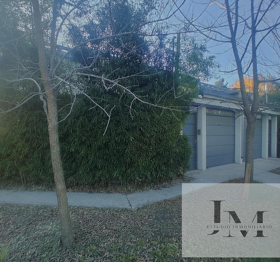 FOR SALE: IMPECCABLE 4-BEDROOM HOUSE * QUALIFIES FOR MORTGAGE