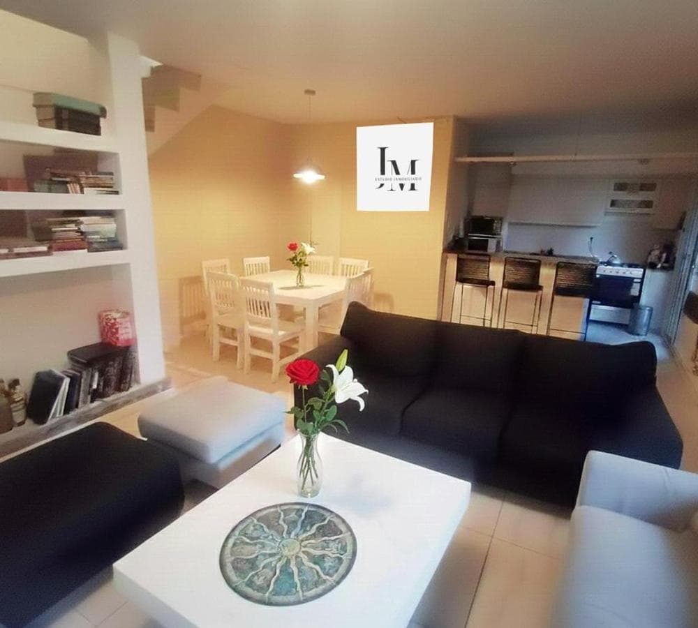 FOR SALE: IMPECCABLE 4-BEDROOM HOUSE * QUALIFIES FOR MORTGAGE