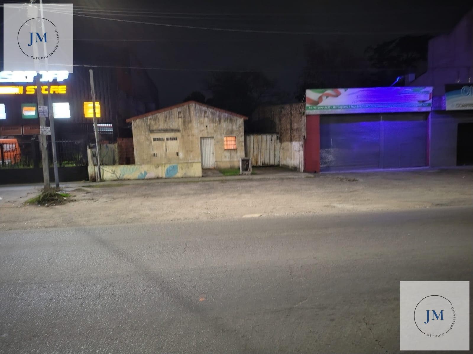 Lot with a house slated for demolition IN HURLINGHAM