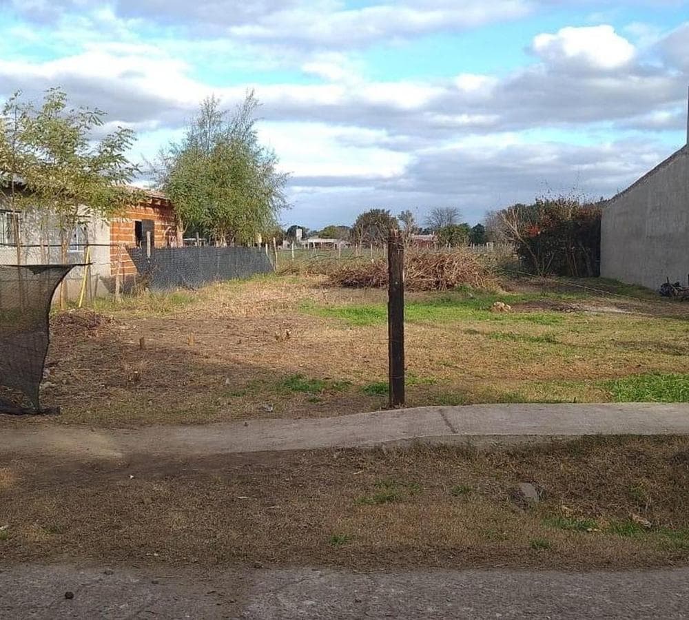 LAND FOR SALE IN GOWLAND "LA PAMPITA" Mercedes B.