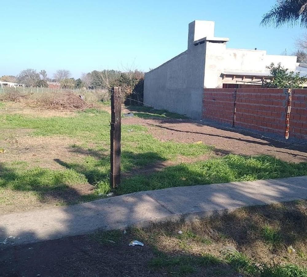 LAND FOR SALE IN GOWLAND "LA PAMPITA" Mercedes B.