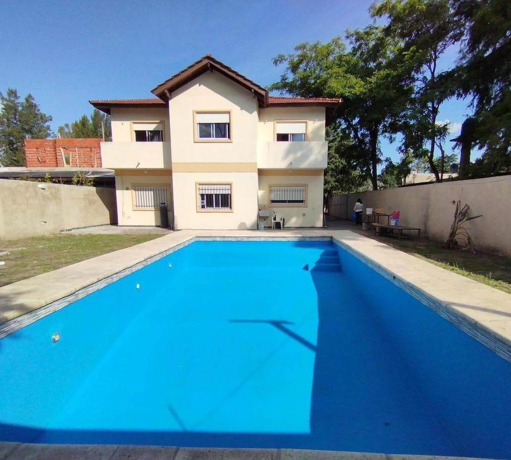 HOUSE 6 with pool, good condition. Semi-enclosed - La Reja - TRADE