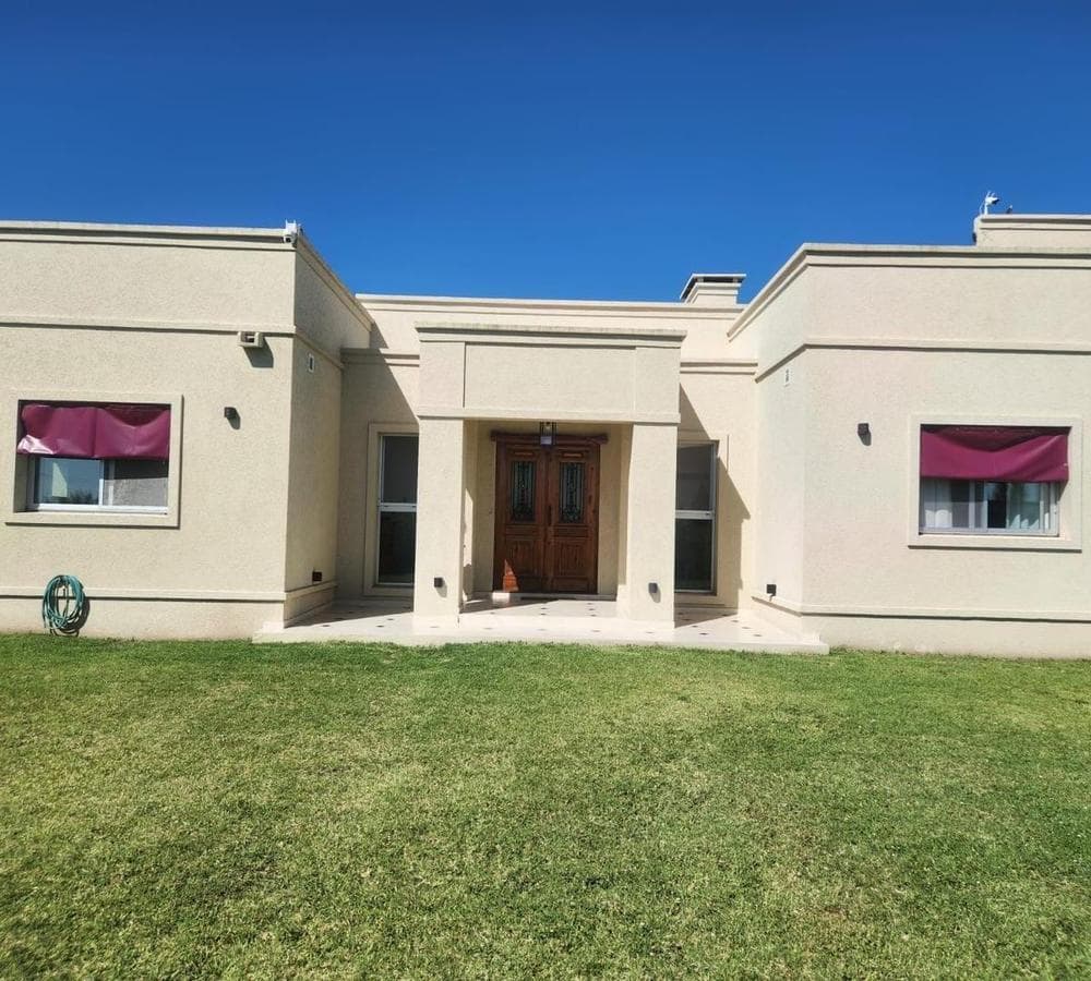 STUNNING HOME ON 9 DE JULIO IN THE QUINTA NEIGHBORHOOD