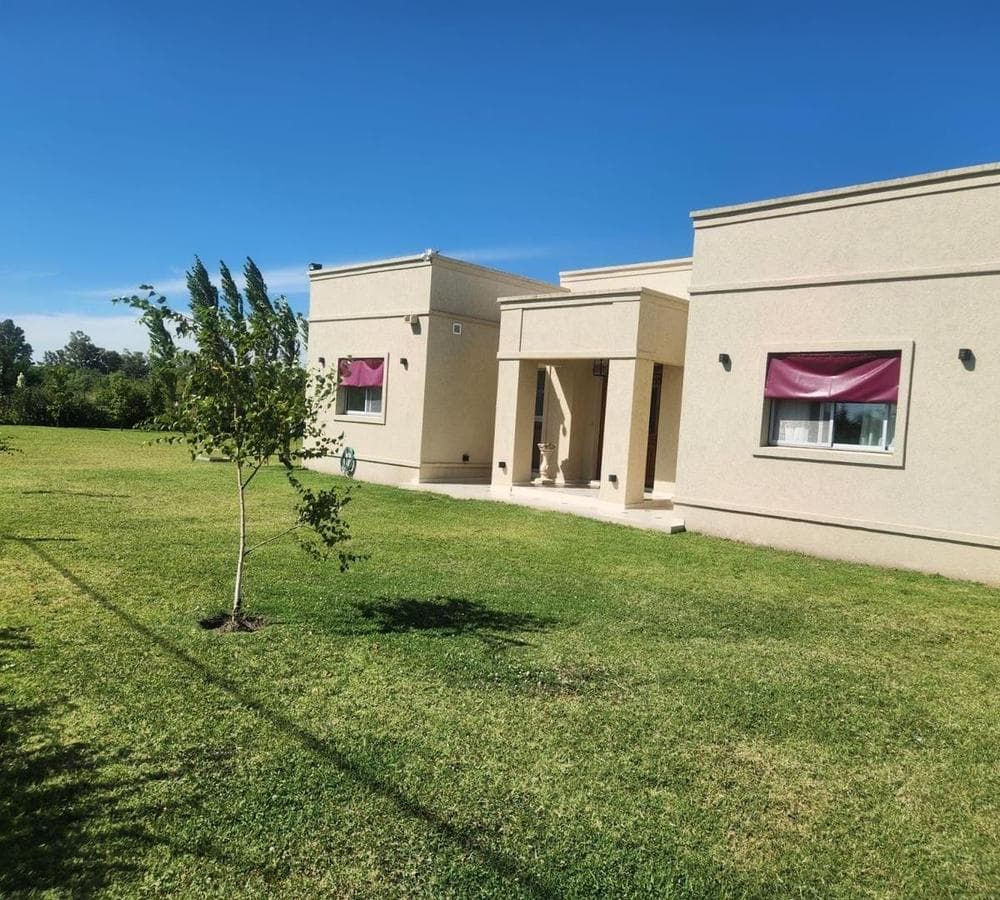 STUNNING HOME ON 9 DE JULIO IN THE QUINTA NEIGHBORHOOD