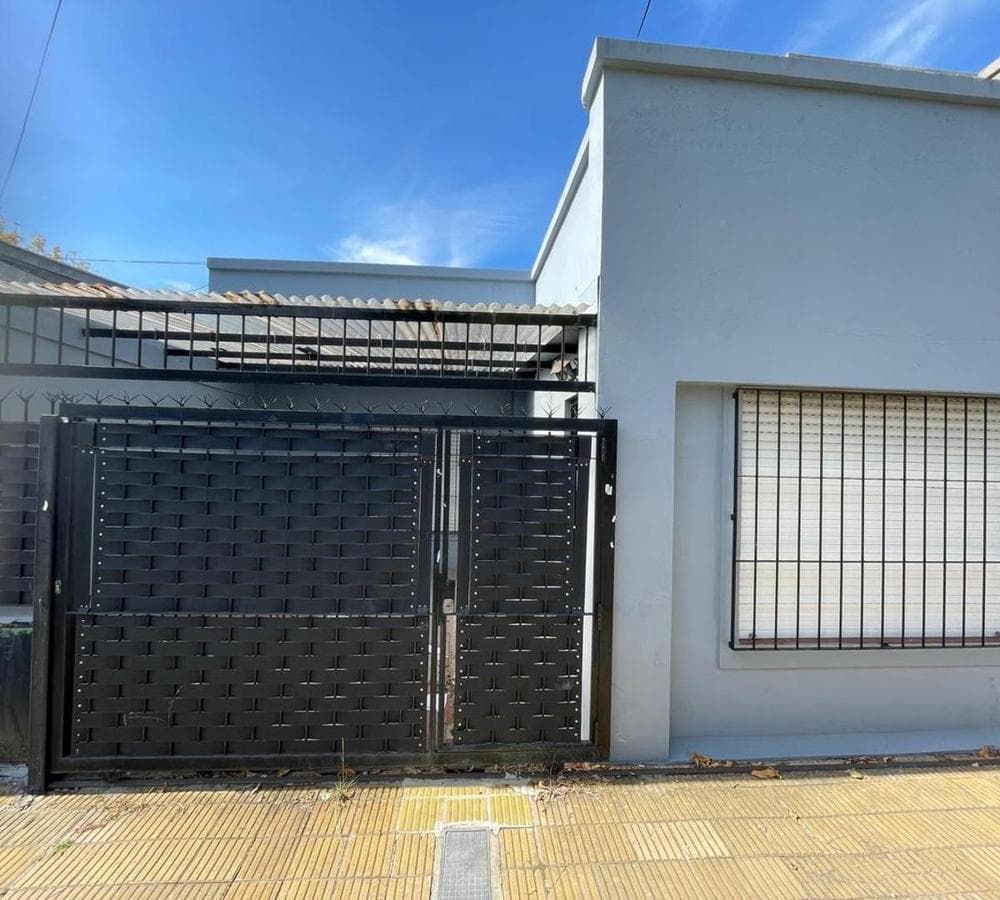 PH-STYLE HOUSE FOR SALE IN MERLO