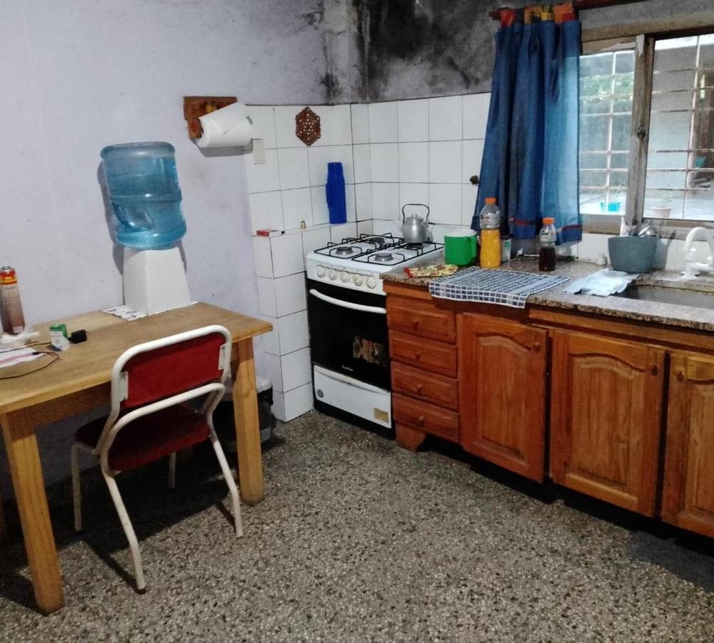 TERRENO CON DOS CASAS: IDEAL PARA INVERSORES, DUEÑO FINANCIA