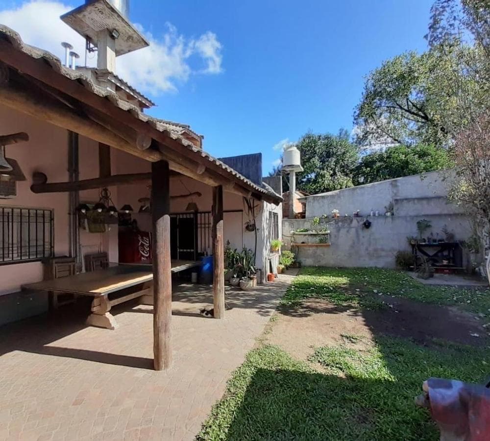 HOUSE FOR SALE 4 ROOMS IN PASO DEL REY