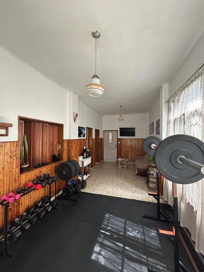 5-Room American-Style House for Sale in Hurlingham—Qualifies for Financing