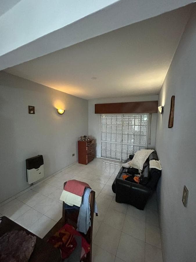 COMMERCIAL SPACE & 4 APARTMENTS FOR SALE ON AV. VERGARA