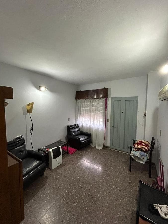 COMMERCIAL SPACE & 4 APARTMENTS FOR SALE ON AV. VERGARA
