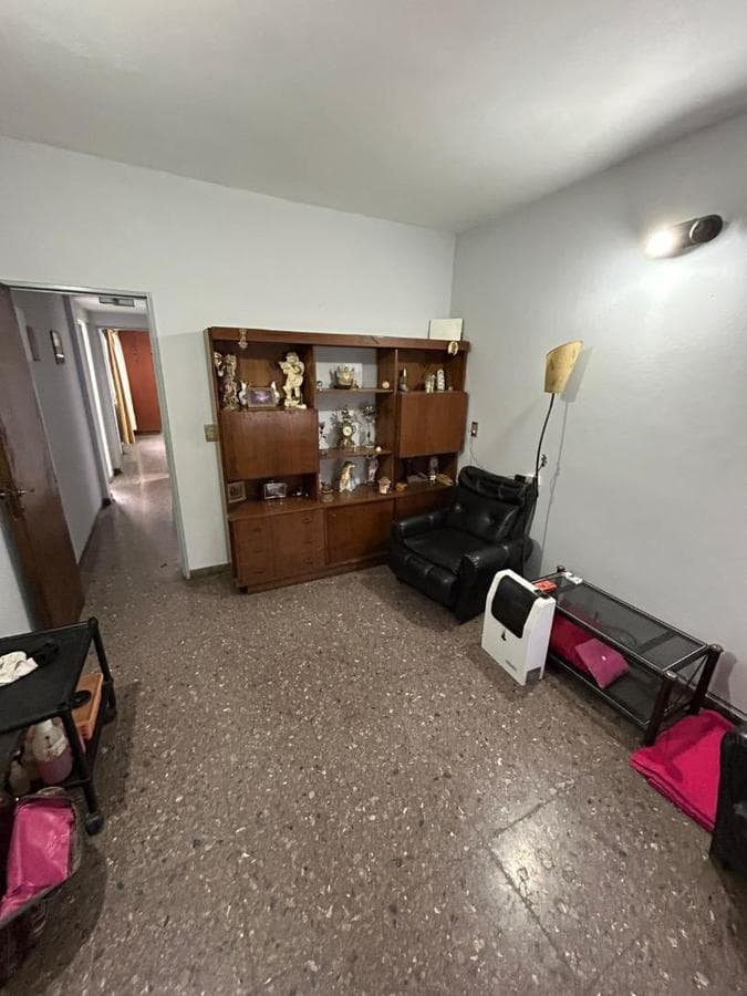 COMMERCIAL SPACE & 4 APARTMENTS FOR SALE ON AV. VERGARA