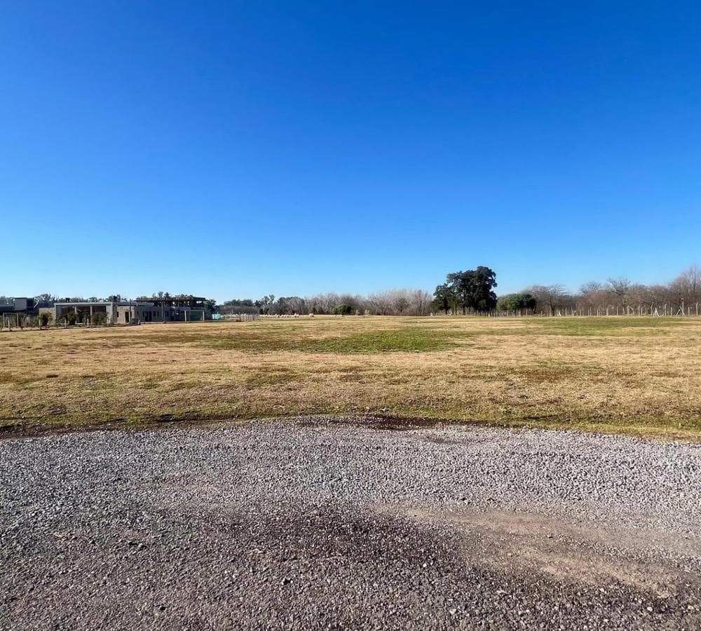 A MUST-SEE LOT IN THE SANTA INÉS NEIGHBORHOOD, LUJÁN REGION