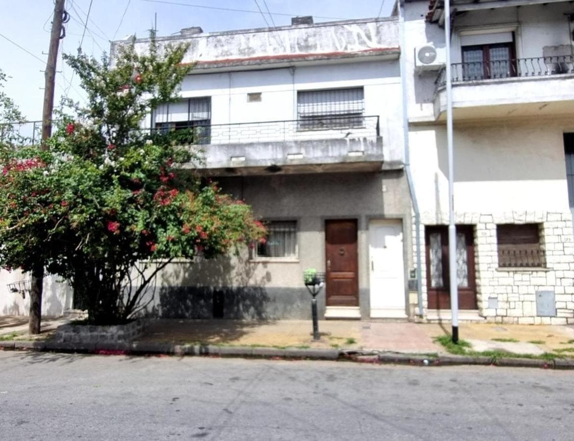 3-room apartment located in Avellaneda