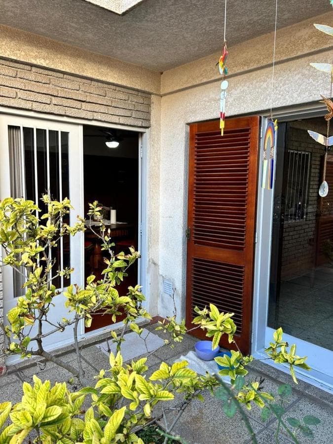 FOR SALE: PROPERTY FOR ENTREPRENEURS—SUITABLE FOR A HOSTEL OR MEDICAL OFFICES