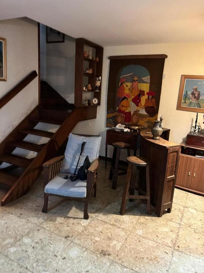 FOR SALE: PROPERTY FOR ENTREPRENEURS—SUITABLE FOR A HOSTEL OR MEDICAL OFFICES