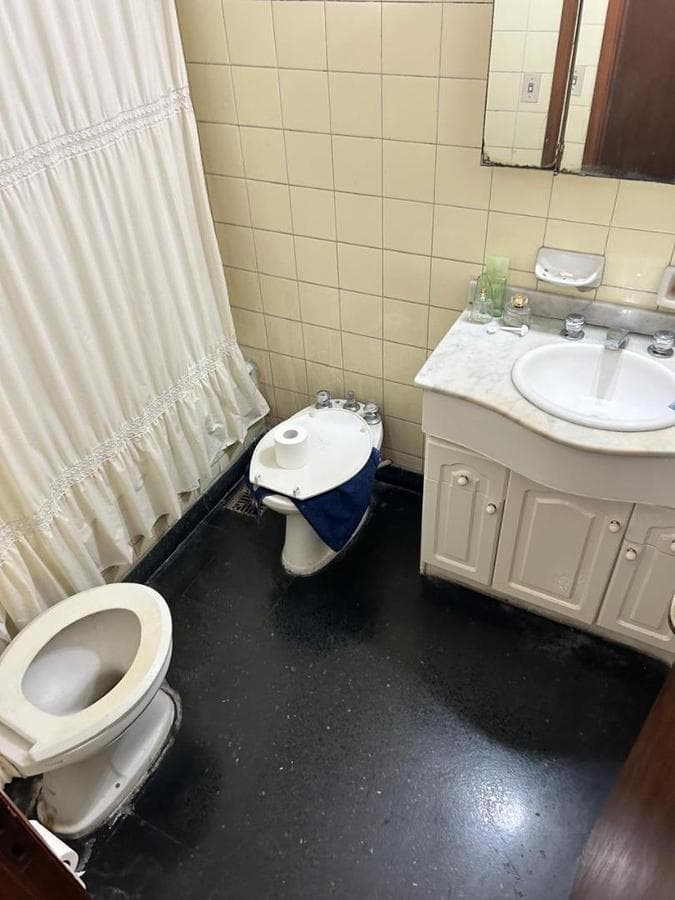 FOR SALE: PROPERTY FOR ENTREPRENEURS—SUITABLE FOR A HOSTEL OR MEDICAL OFFICES