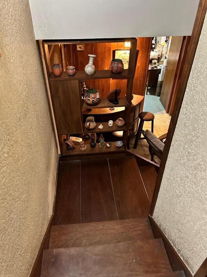 FOR SALE: PROPERTY FOR ENTREPRENEURS—SUITABLE FOR A HOSTEL OR MEDICAL OFFICES