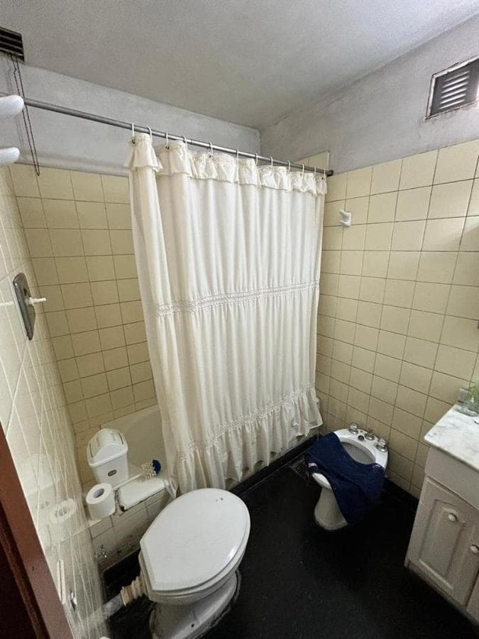 FOR SALE: PROPERTY FOR ENTREPRENEURS—SUITABLE FOR A HOSTEL OR MEDICAL OFFICES